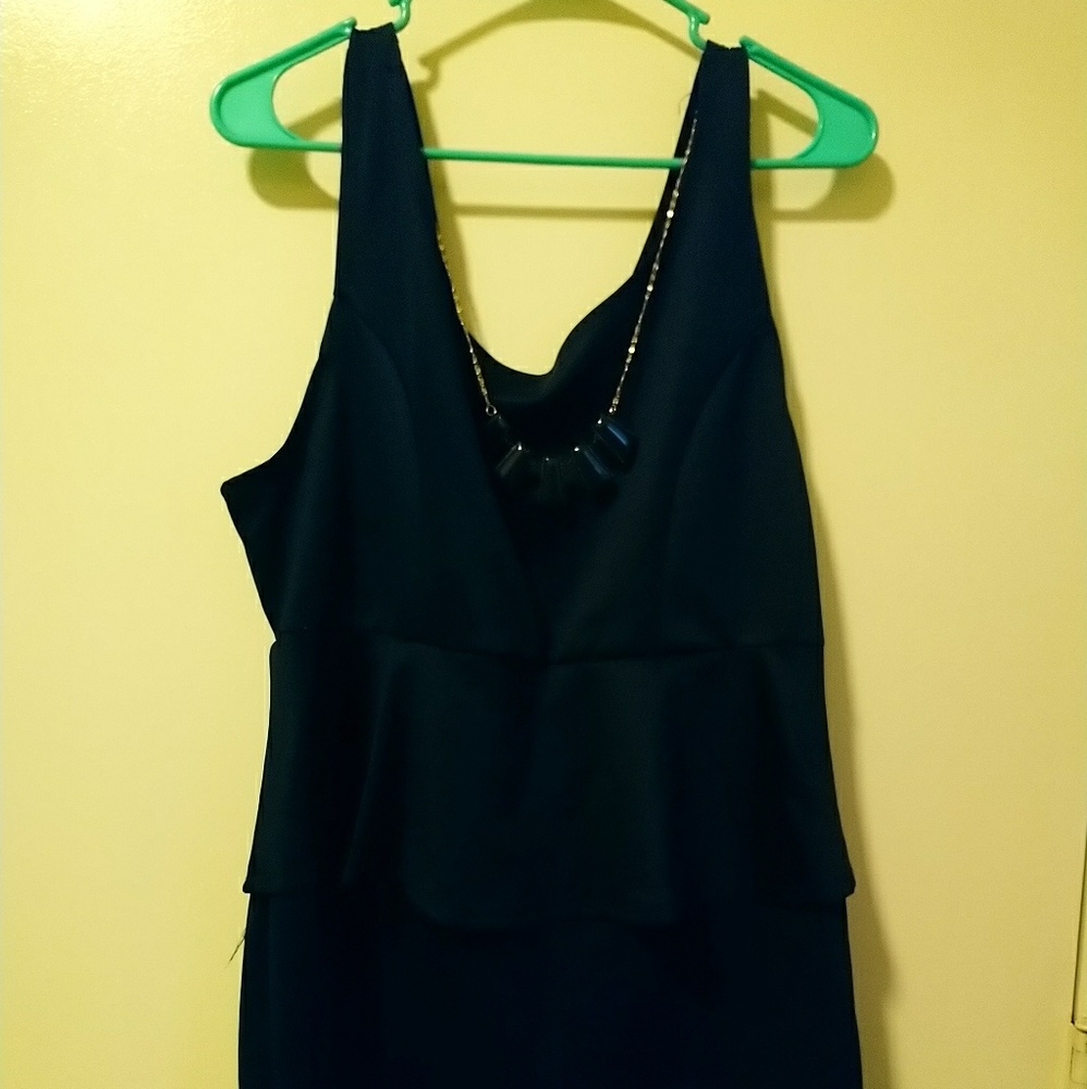 NWT 2X DARK BLUE DRESS WITH NECKLACE